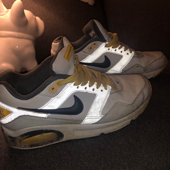 Nike Shoes - Nike Livestrong Edition Airmax Size 6.5